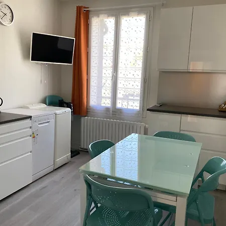 Cosy Au Centre De La Bourboule, Accueille 4 Personnes - Fr-1-858-27 *